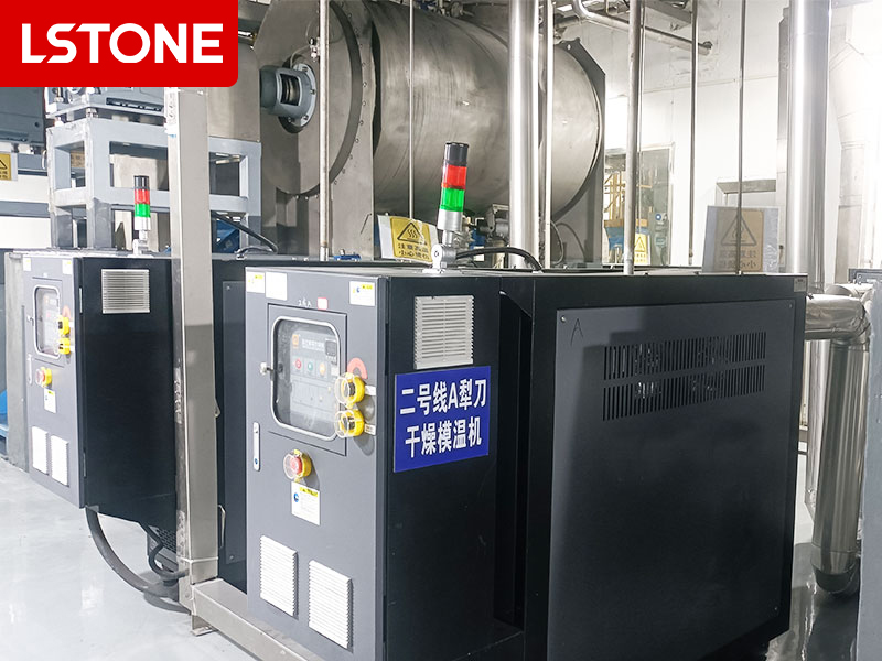 利用犁刀干燥機控溫油溫機,制備高性能的鋰電正極材料